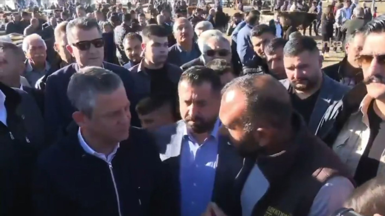 Özel'e Kars'ta İnan Akgün Alp tepkisi; ne diyeceğini şaşırdı