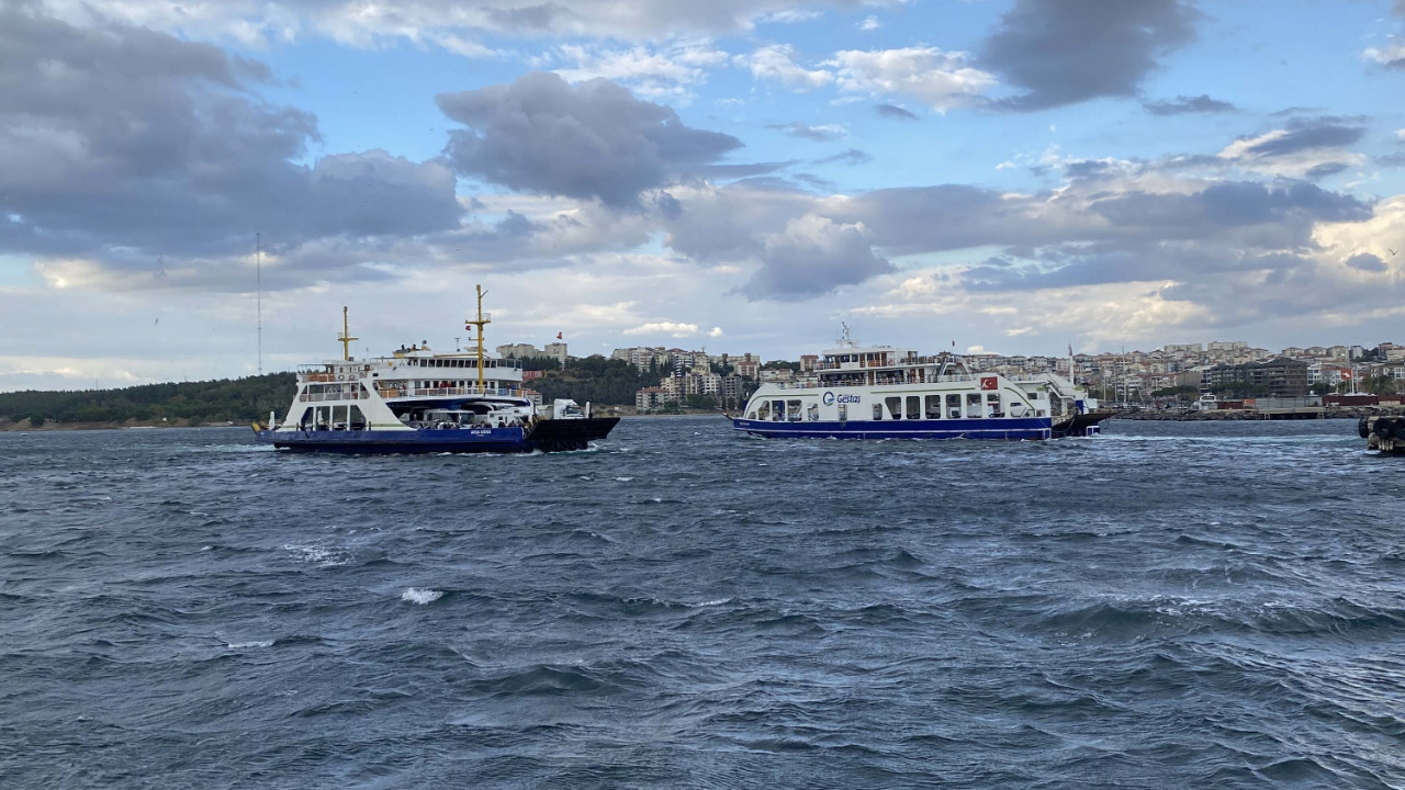 Çanakkale'de feribot seferlerine fırtına engeli