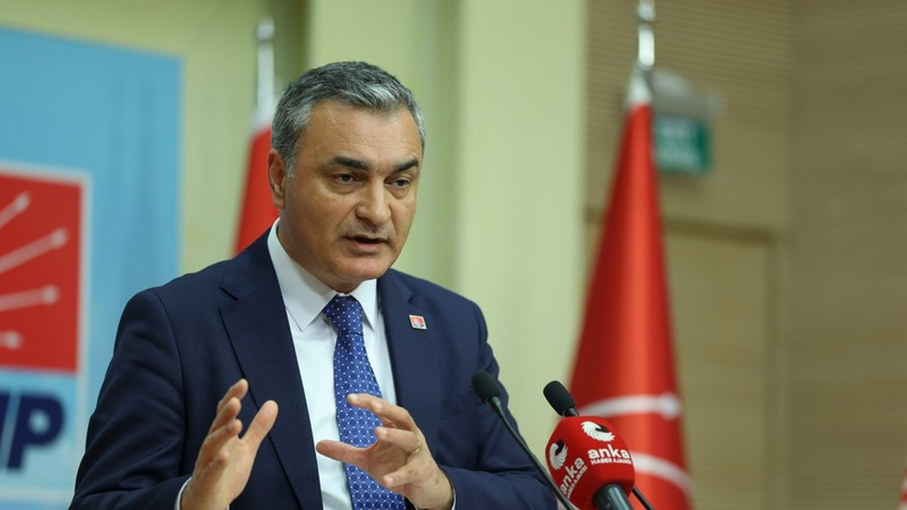 CHP'li Müslim Sarı: 'Beştepe top çeviriyor: 11 ay vurguna göz yuman SPK Başkanı o masada oturuyor''