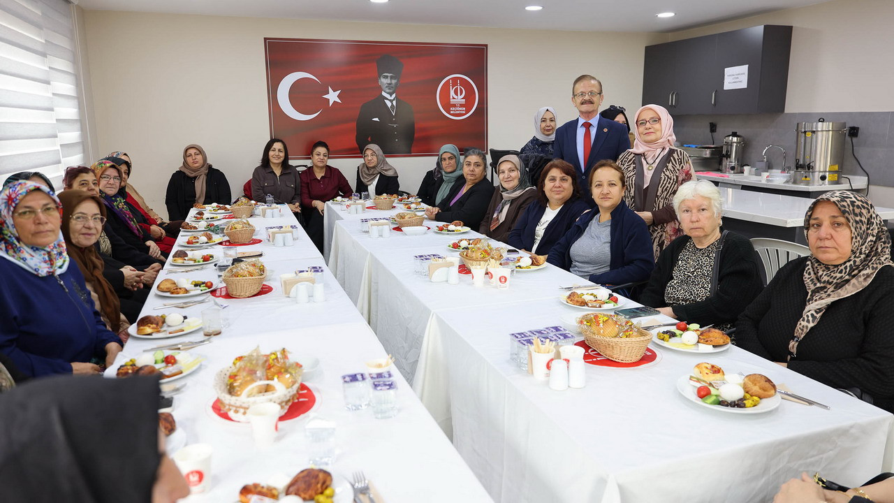 Keçiören’de ''Değerlerimizin İzinde Kadın ve Aile'' buluşması