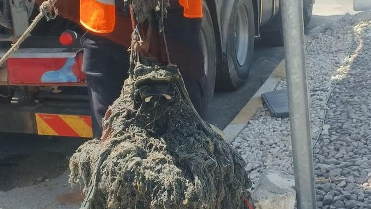 Lüleburgaz'da yağmur suyu hattından bavul çıktı